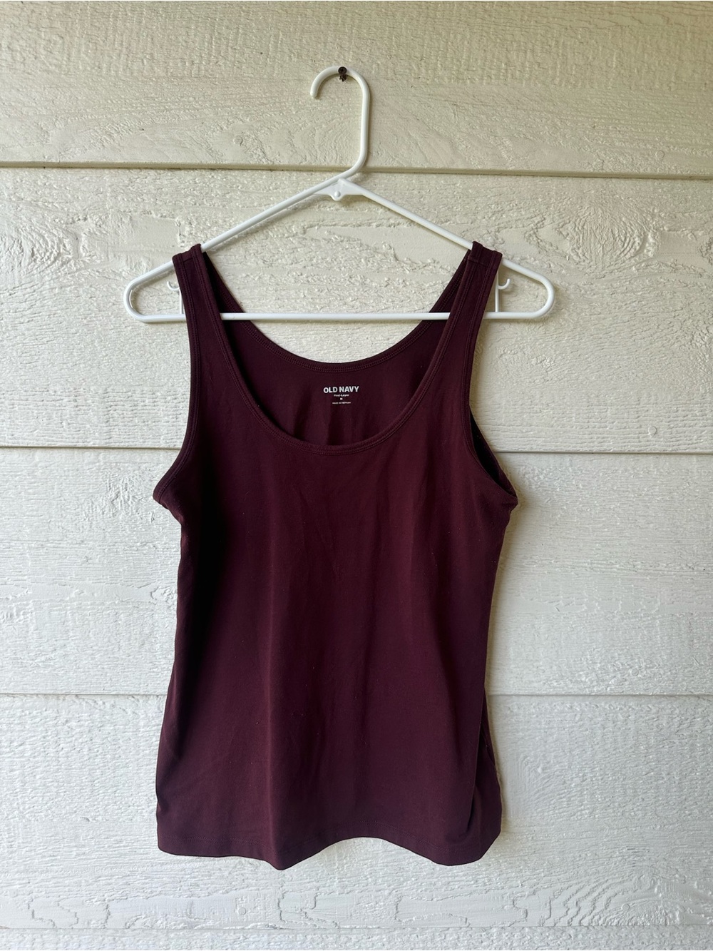 Burgundy basic tank top